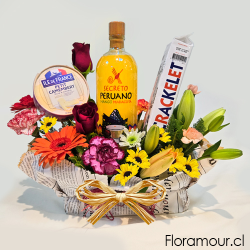 Arreglo floral con pisco sour de mango maracuyá, queso camembert y galletas. Un regalo perfecto (marca de queso podría variar según disponibilidad).